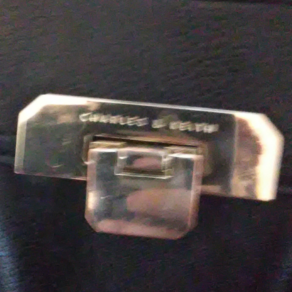 A purse - Picture 2 of 2
